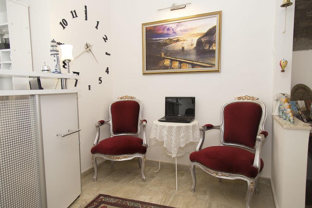 Galley Hotel Istanbul Exteriör bild